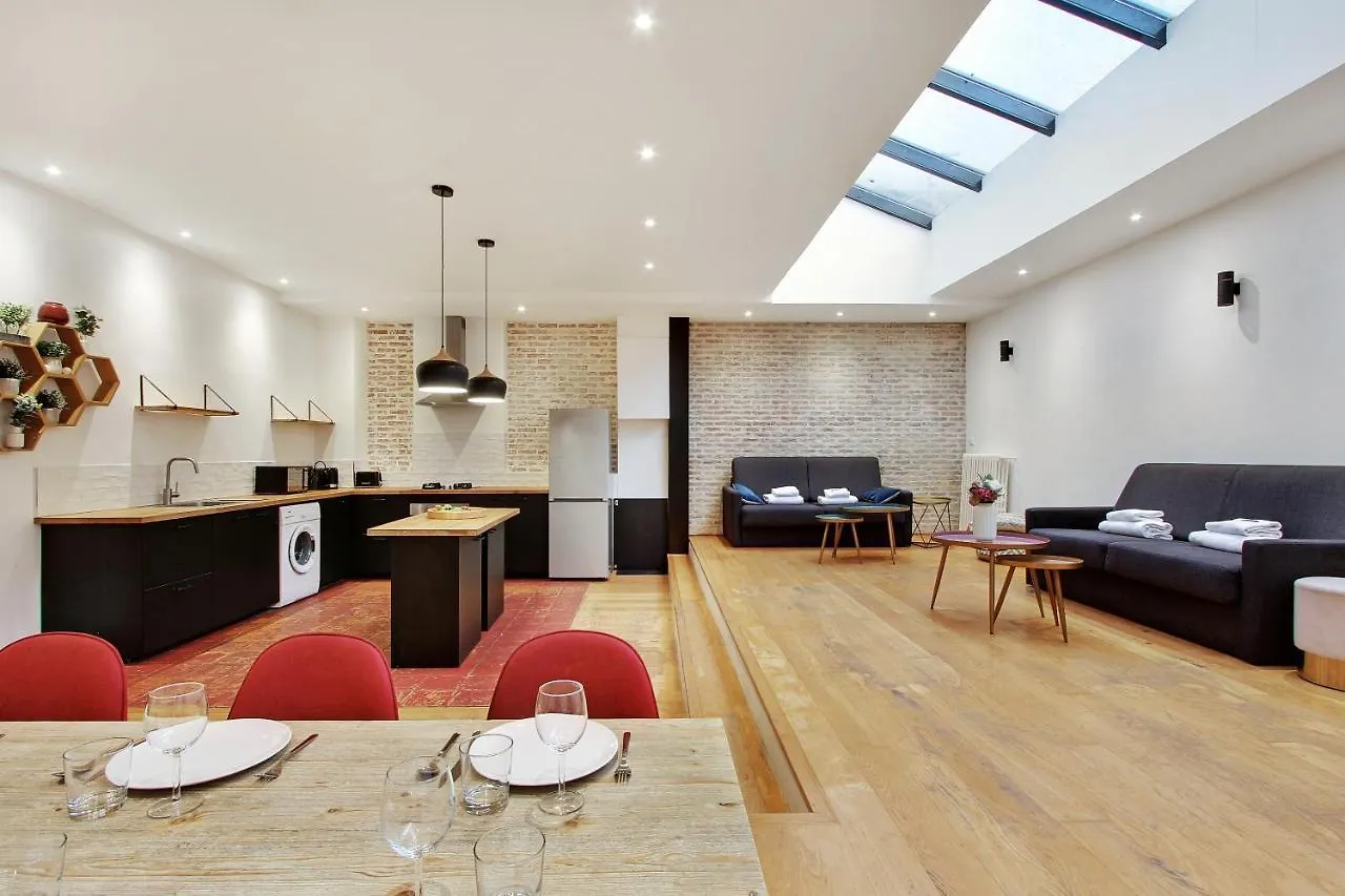 Cmg - Buttes Chaumont 10P/3Br 0*, Paris France